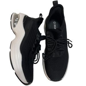Comfortable Eco-Friendly Black Knit Athletic Shoes